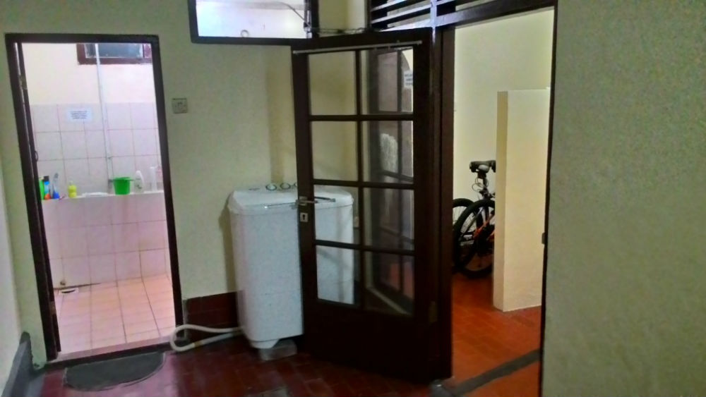 Kamar mandi luar - mesin cuci