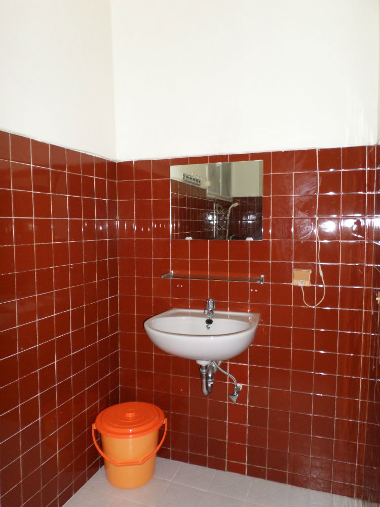 4. Kamar Mandi Dalam