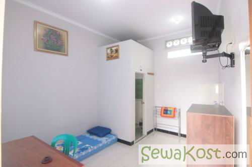 Rumah kost bagi mahasiswa dan karyawan/wati di daerah Meruya, Puri Kembangan