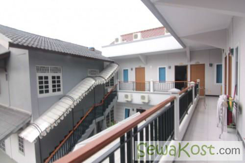Rumah kost bagi mahasiswa dan karyawan/wati di daerah Meruya, Puri Kembangan