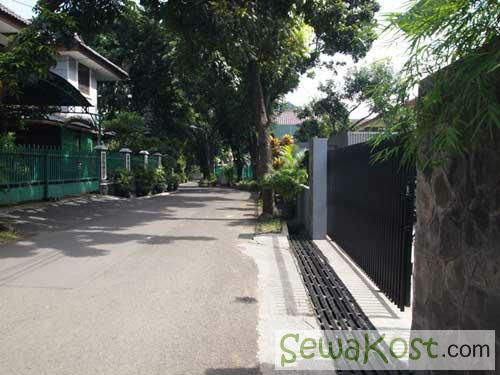 KOS RUMAH PRAJA - ARTERI PONDOK INDAH - DAERAH ELIT. TELP.0815-8328-017