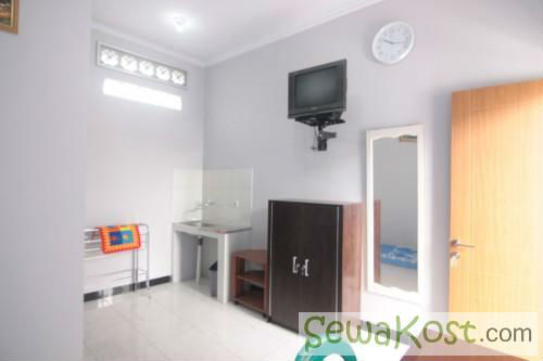 Rumah kost bagi mahasiswa dan karyawan/wati di daerah Meruya, Puri Kembangan