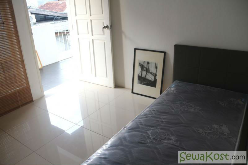Kost Eksklusif Suami-Istri, Karyawan/ti, Tomang Jakarta Barat.