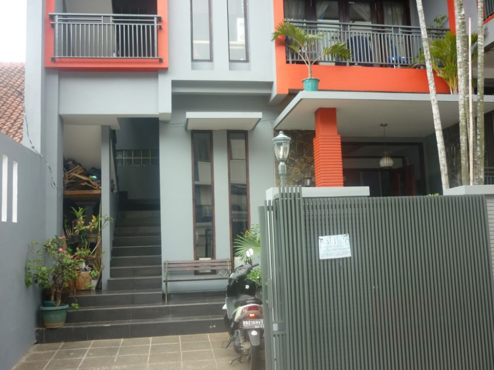 P1000351A