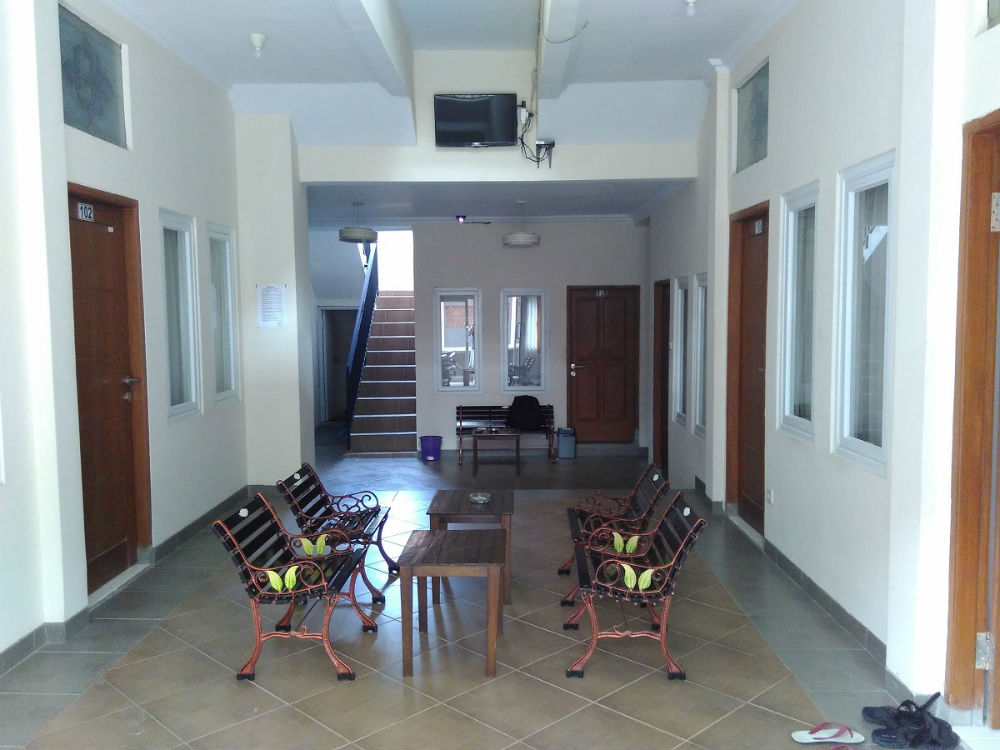 LOBBY & RUANG TAMU