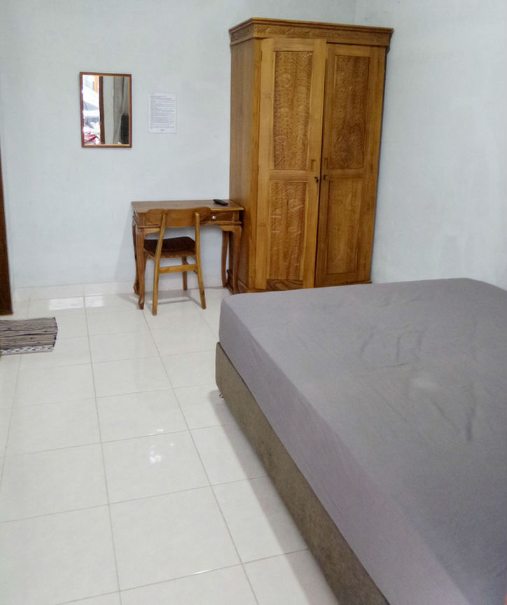 meja dan lemari