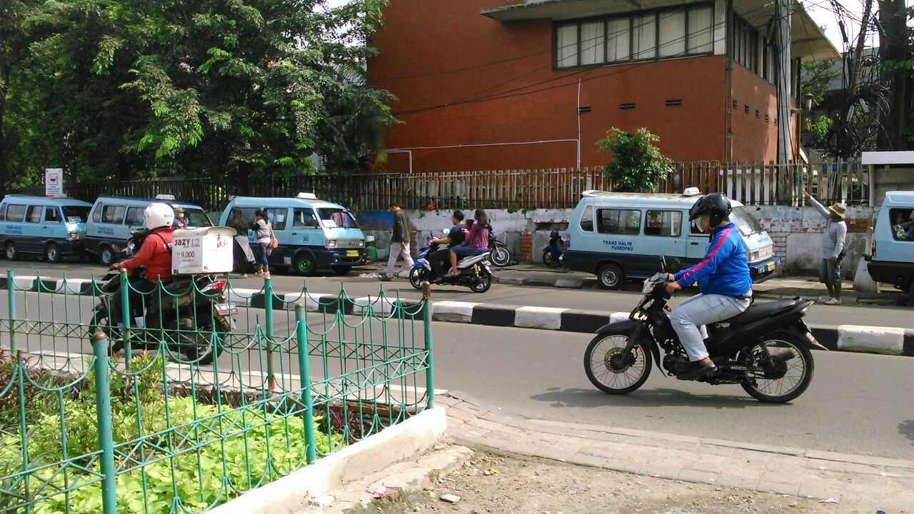 PINGGIR JALAN KOS