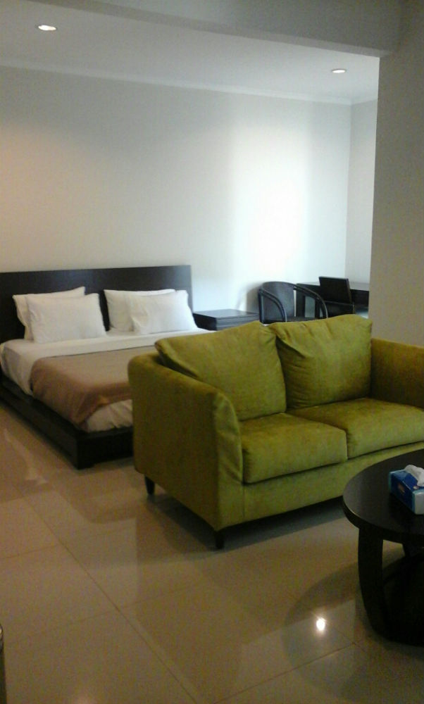 bedroom n cofee table