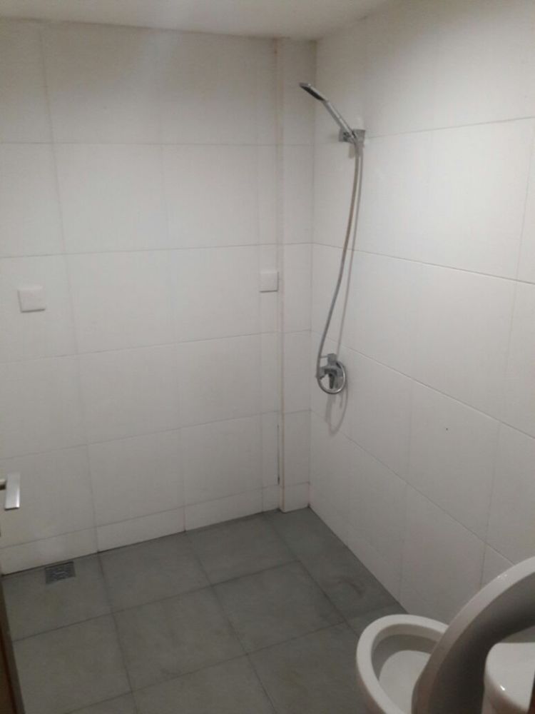 kamar mandi di dalam kamar, wc duduk dan shower