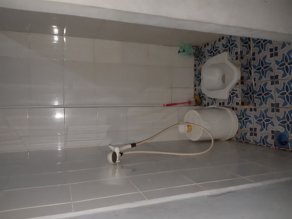 Toilet dalam