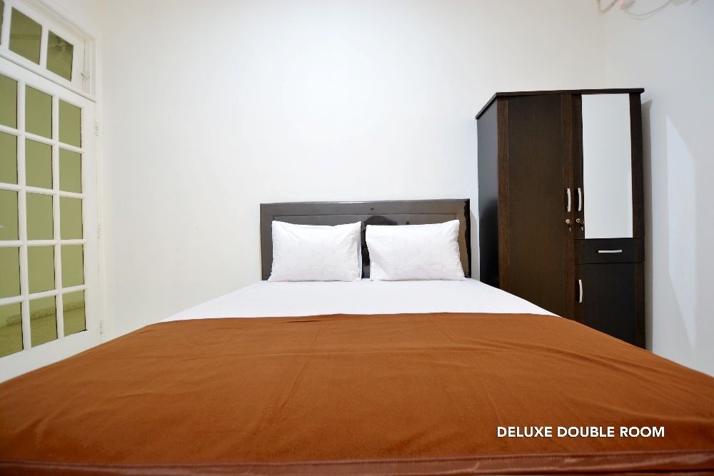 Deluxe Double Room (2)