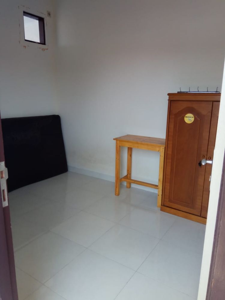 Kamar, kasur, Lemari Baju, Kipas Angin