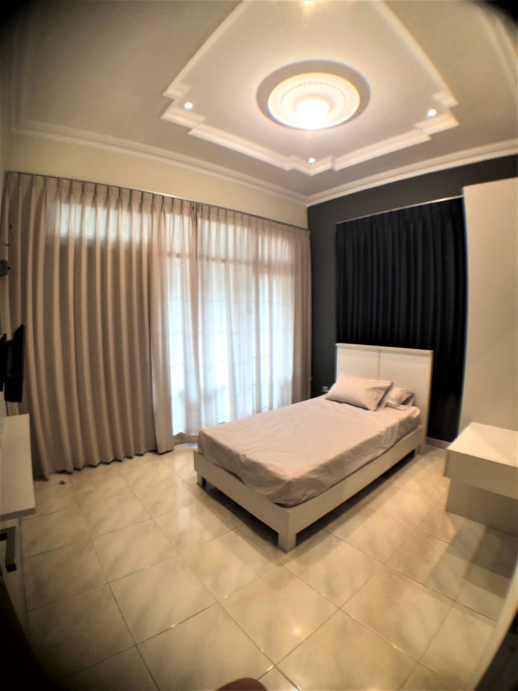 SINGLE ROOM