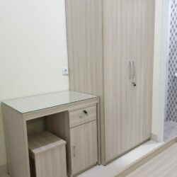 Meja dan Lemari Meja dan Lemari