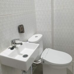 WC Duduk dan Wastafel WC Duduk dan Wastafel