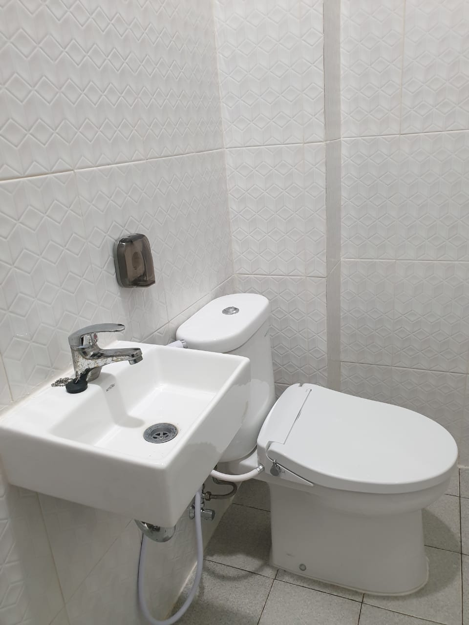 WC Duduk dan Wastafel