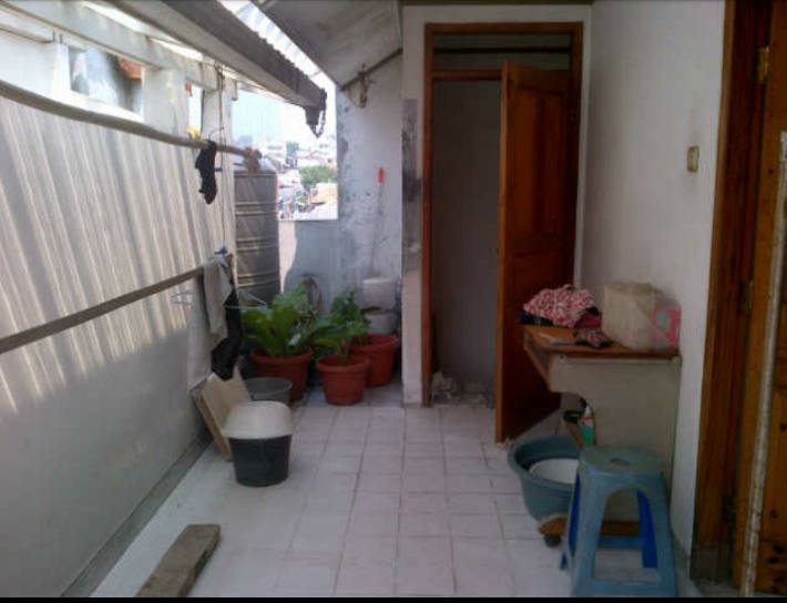 tempat jemuran lantai atas3
