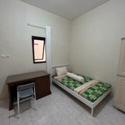 kamar jendela terbuka