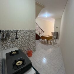meja makan dan dapur