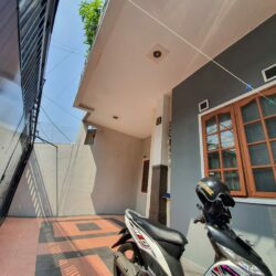 Rumah – Depan Parkir Mobil Rumah - Depan Parkir Mobil